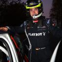 Marijan Griebel überglücklich mit seinem Titelgewinn für Peugeot